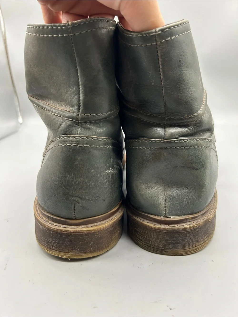 Roan Trey Boots in distressed black/gray